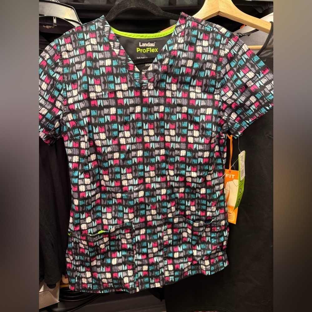 NEW- Labdu Women’s Colorful Patterned Scrub Top Pro Flex  Sz XS
